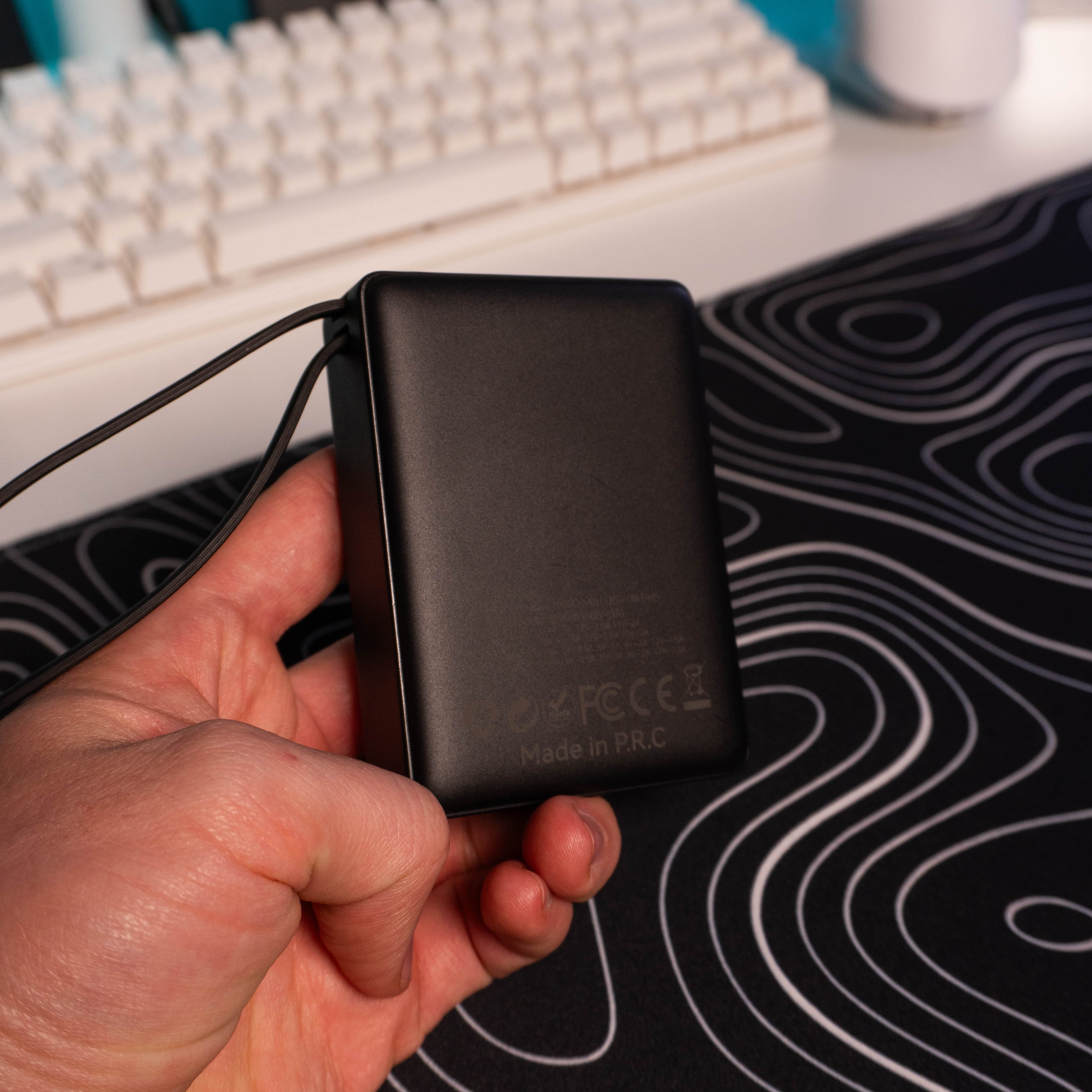 Power bank cable integrado