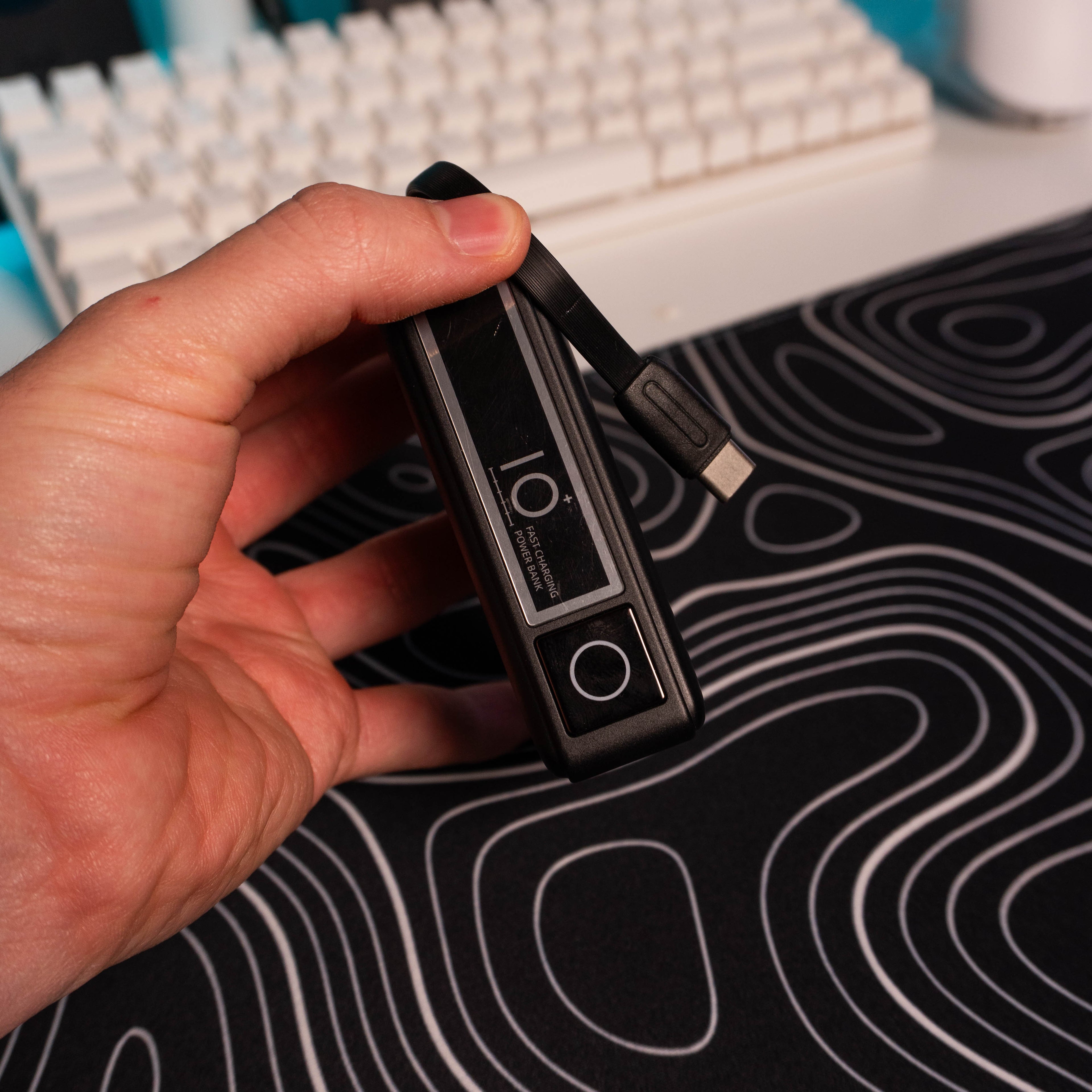 Power bank cable integrado