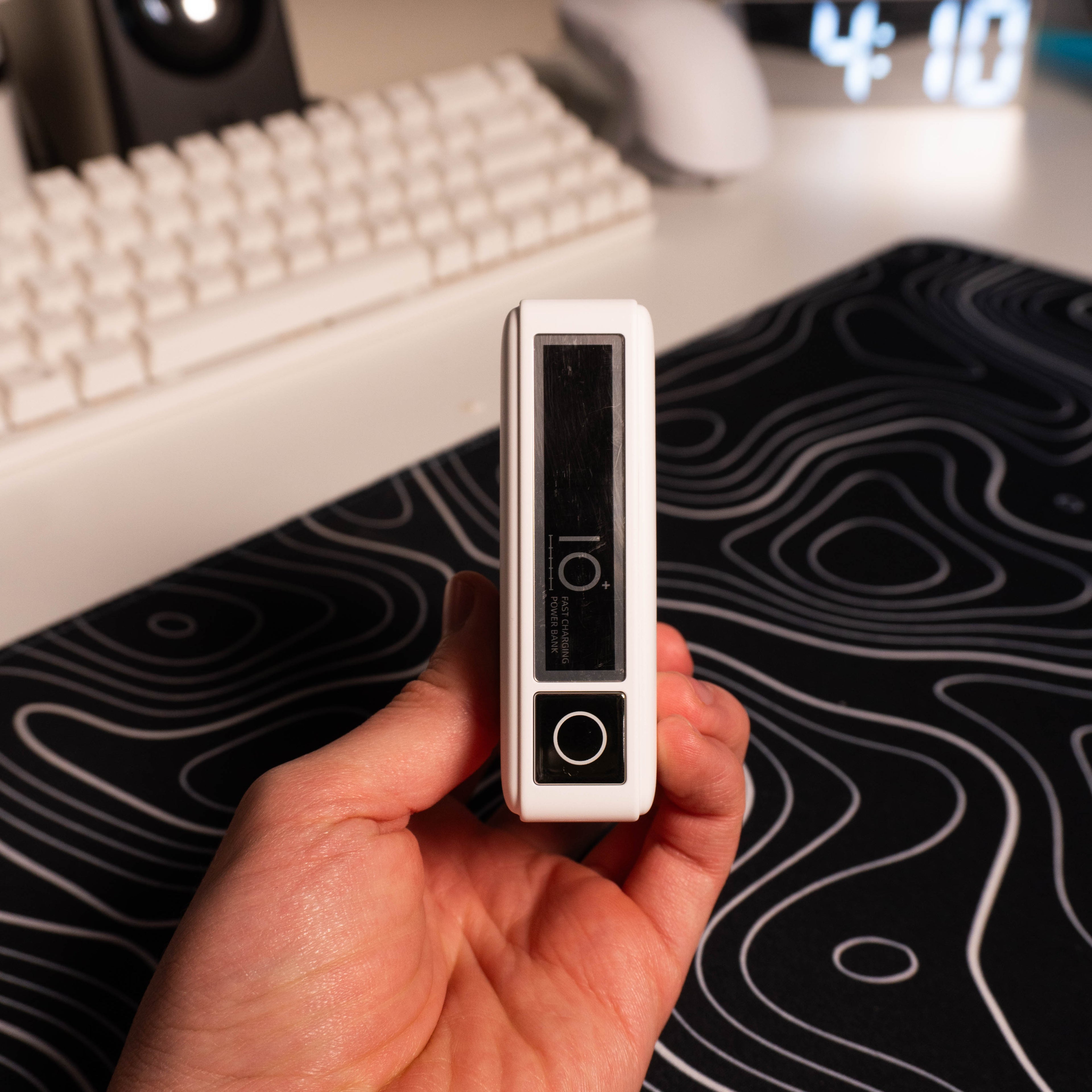 Power bank cable integrado
